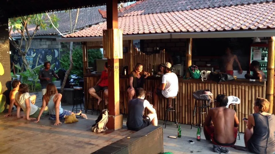 Bali Green Hostel 塞米亚克