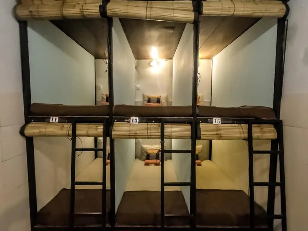 Bali Green Hostel 塞米亚克